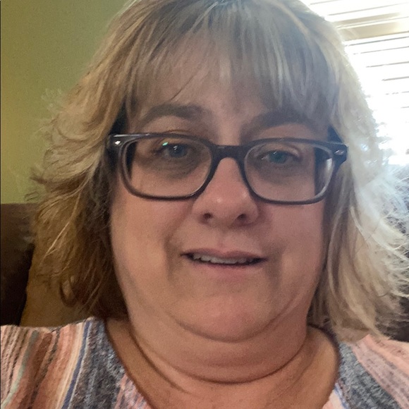 Meet your Posher, Lisa - Picture 1 of 1